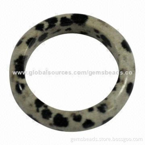 Fashion band ring in gemstone